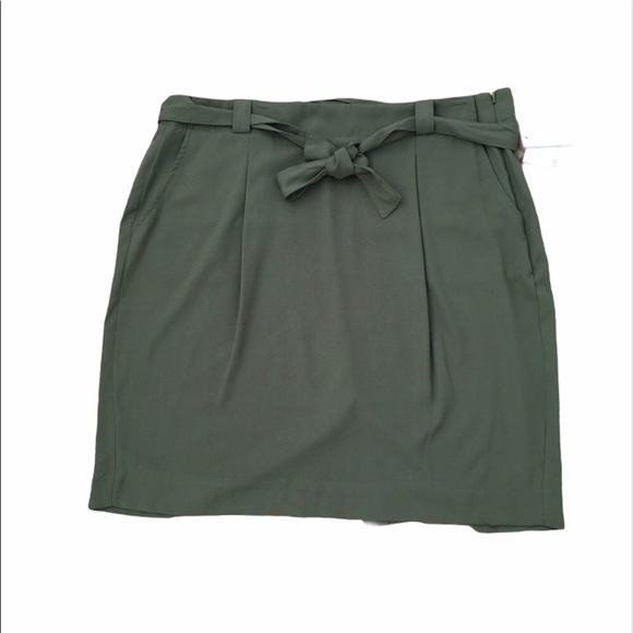 Liz Claiborne Dresses & Skirts - Liz Claiborne tie-waist skirt w/ pockets